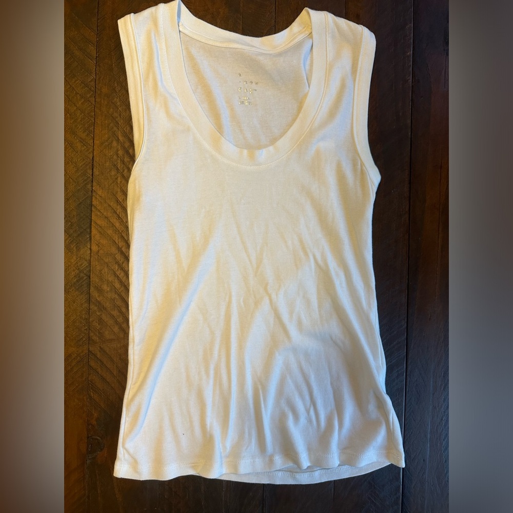 Women’s size XS a new day white scoop neck sleeveless tank